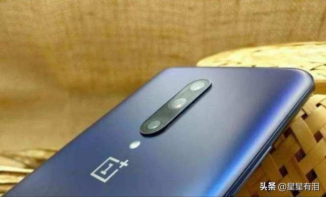 一加8 Pro剑走偏锋，10倍变焦+240Hz采样率，搭配“平民价”真香