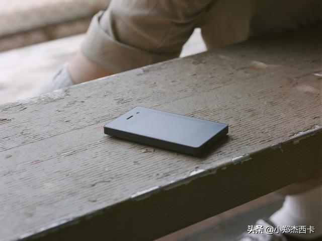 2500块一个不能上网的手机，你会买吗？