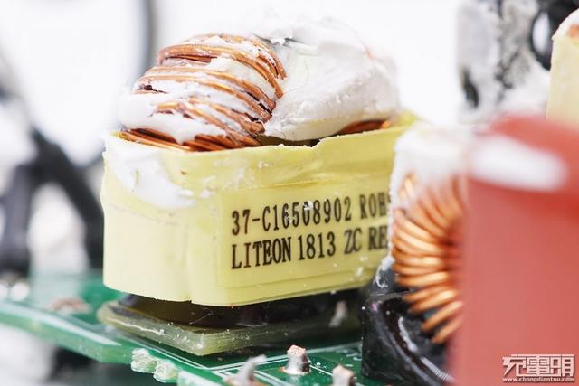 小米90W USB PD快充充电器拆解，用料确实猛