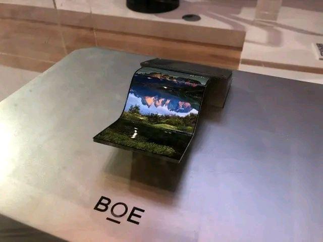 余承东公开“道歉”，华为“天价机”引热议，网友：京东方来背锅