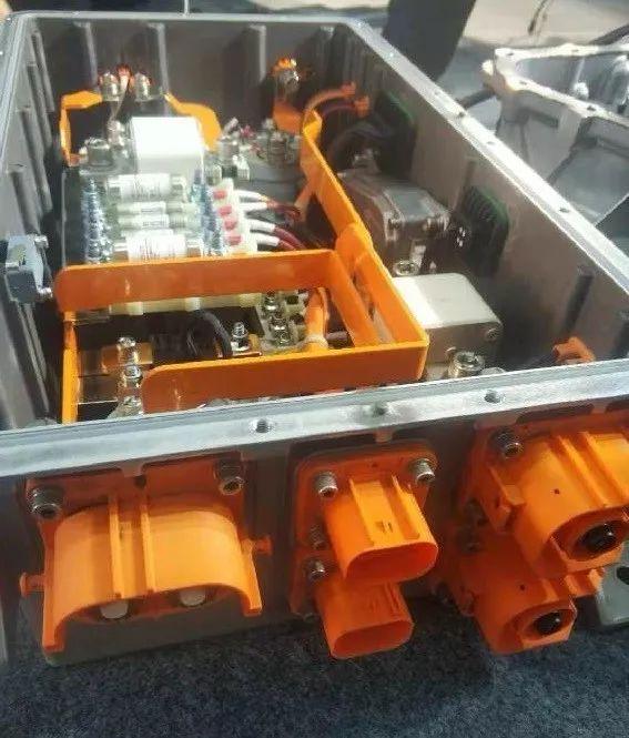 从一辆10万公里蔚来ES8拆解，看纯电动汽车的高压电安全设计