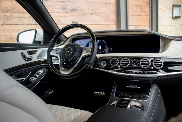 抛弃双横屏，奔驰也要开始「致敬」特斯拉了？