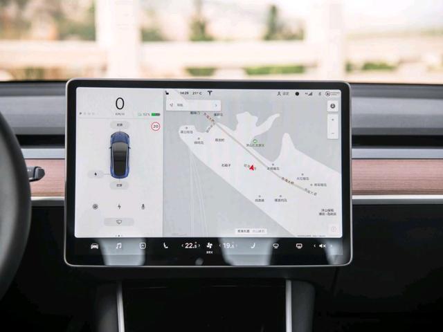 提特斯拉Model3有两个月了，今天他想来分享下用车感受