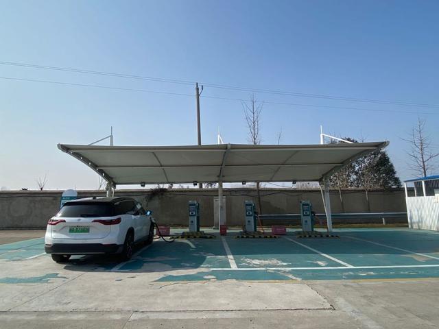 我开着蔚来ES8，在返工路上跑了六百多公里