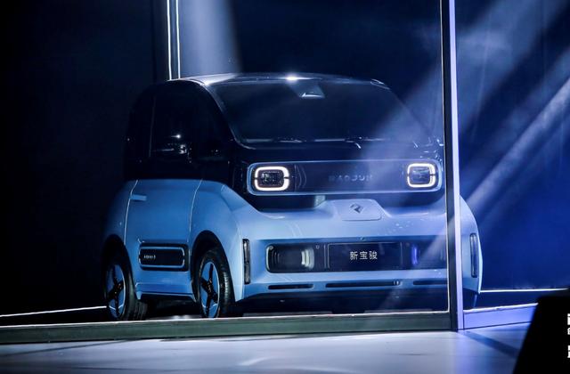 新宝骏这一波是真"稳"，一次发两款"5G"新车，让未来近在眼前