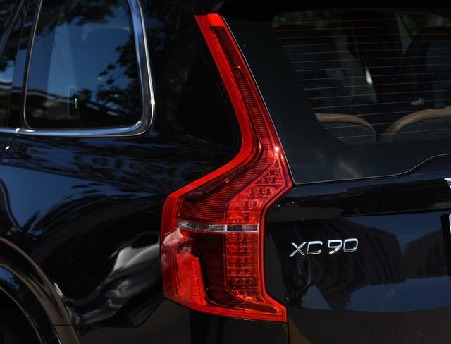 沃尔沃终于大爆发！新车霸气不输路虎，2.0T爆320马力，标配四驱