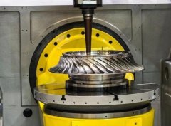 中国造出8万吨庞然大物，德国人死活不信，组团看后认清现实