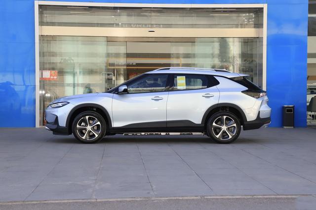 雪佛兰又添一大将，起售15.99万，一公里7分钱，有望扛起复兴大旗