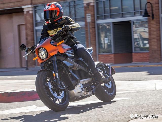 哈雷电动复古摩托亮相，92马力续航不足200km，可模拟排气声浪