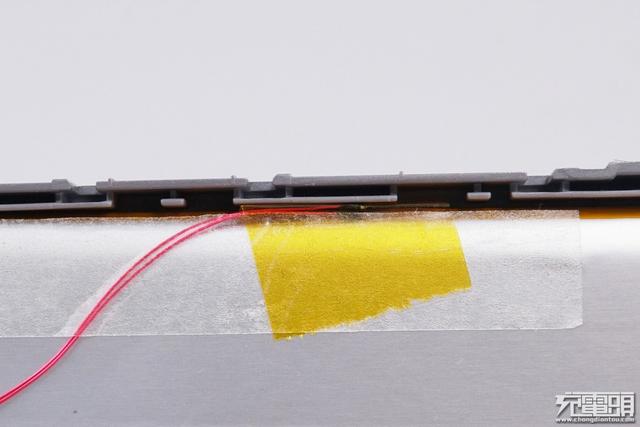 红魔推出的27W氘锋移动电源，拆完发现竟是个马甲版