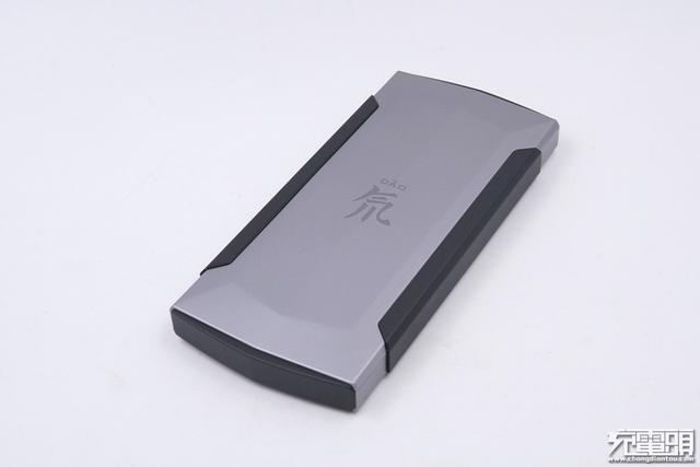 红魔推出的27W氘锋移动电源，拆完发现竟是个马甲版