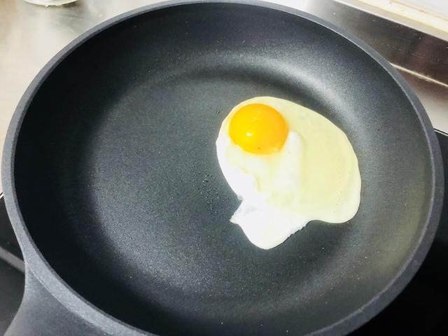 还是对年轻人下手了，小米推出超白金不粘锅，网友：值！