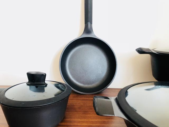 还是对年轻人下手了，小米推出超白金不粘锅，网友：值！