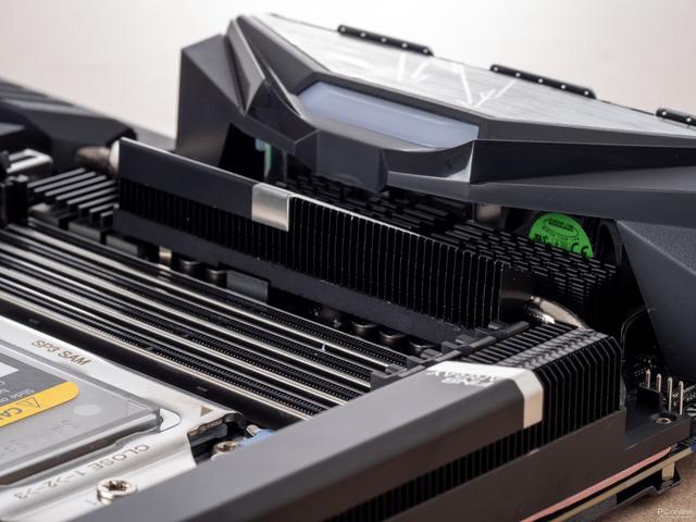 技嘉TRX40 AORUS MASTER开箱评测：16+3相直出供电太可怕