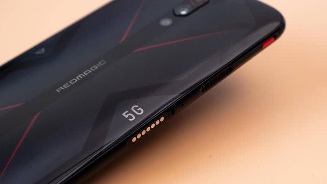 华为P40发布会不提小米，却在走小米9老路？网友：其他厂商误导我