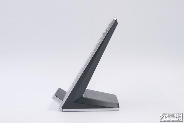 电商爆款无线充：南孚AirCharge立式风冷无线快充深度拆解