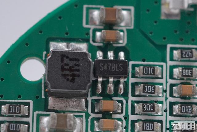 电商爆款无线充：南孚AirCharge立式风冷无线快充深度拆解
