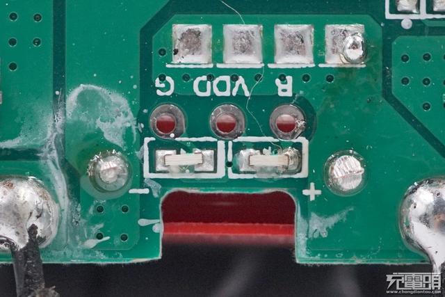 电商爆款无线充：南孚AirCharge立式风冷无线快充深度拆解