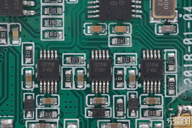 电商爆款无线充：南孚AirCharge立式风冷无线快充深度拆解