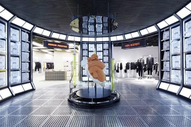 商场“反杀”纯电商的方法，终于找到了