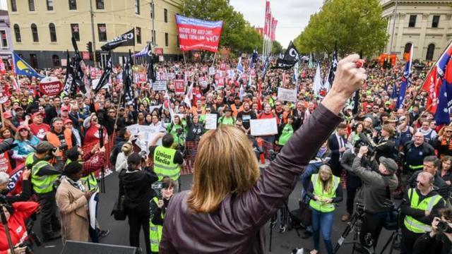 没用!澳大利亚全国网络骤停,人民纷纷上街抵抗