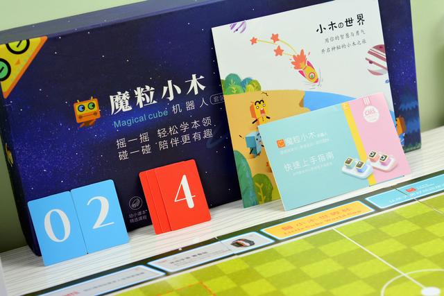 小米推出小木机器人，两个屏幕可同时操作，还支持多种桌游