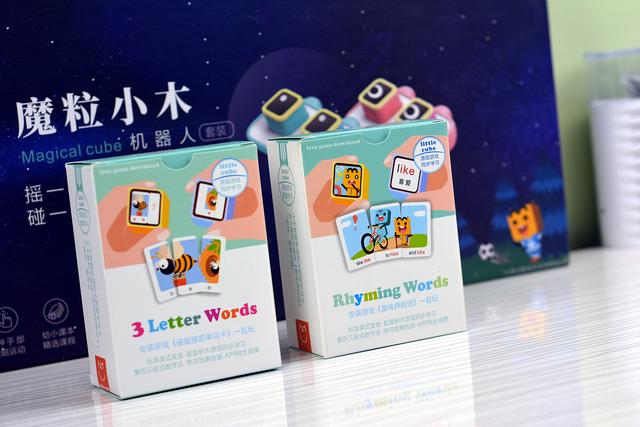 小米推出小木机器人，两个屏幕可同时操作，还支持多种桌游