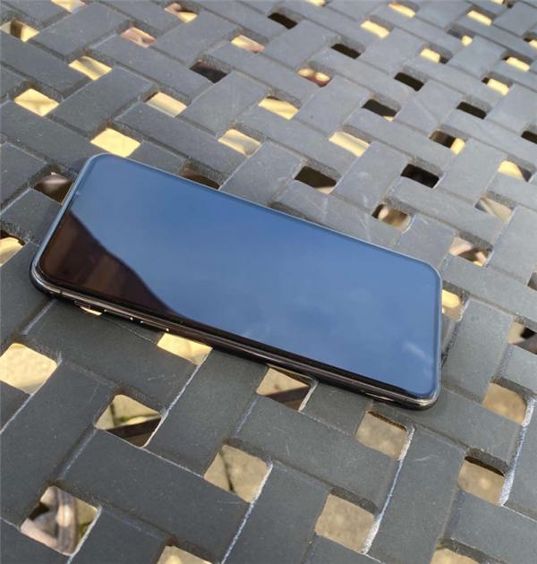 新iPhone12真机曝光，这个颜值你给几分？