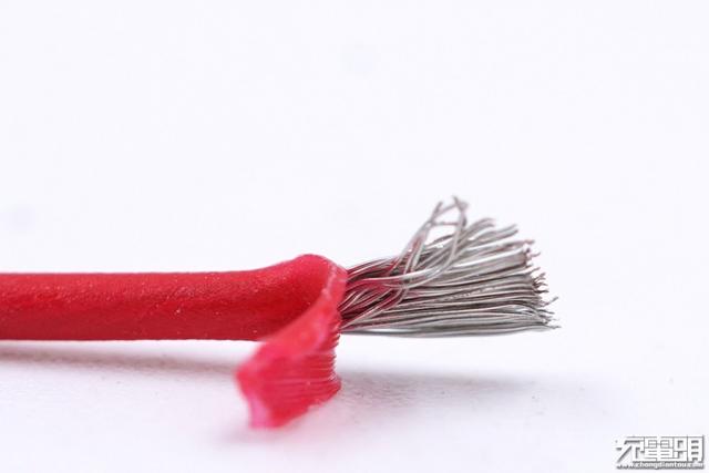 我们拆了红魔100W USB-C快充数据线：这做工，小米都汗颜