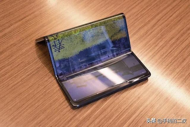 曲面屏的新搅局者！三折叠屏手机做出来了 中国制造再次惊艳世界