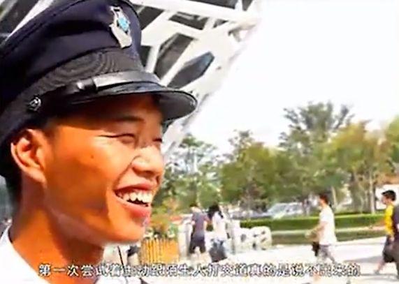 8年前因辞职而登上报纸的阿里“微笑哥”，现在怎么样了？