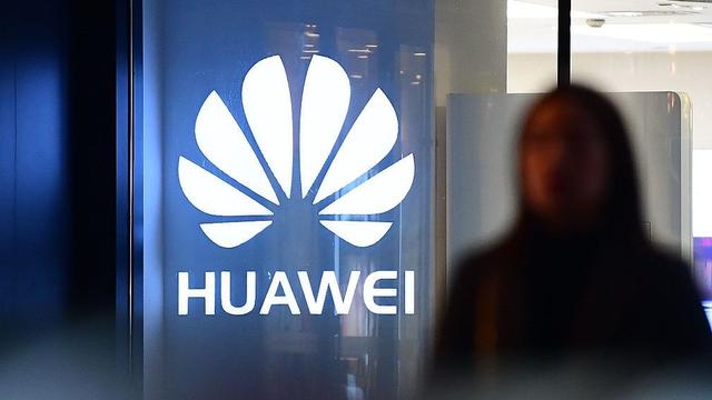 界读|又搞小动作？华为芯片供应链受挫 网友：搬起石头砸自己的脚