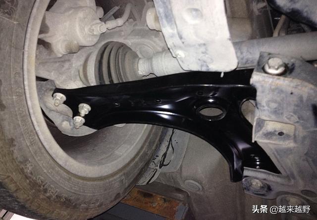 “塑料悬架”特斯拉也在用，凭什么国产车用了就得被骂？