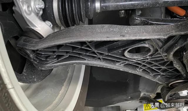 “塑料悬架”特斯拉也在用，凭什么国产车用了就得被骂？