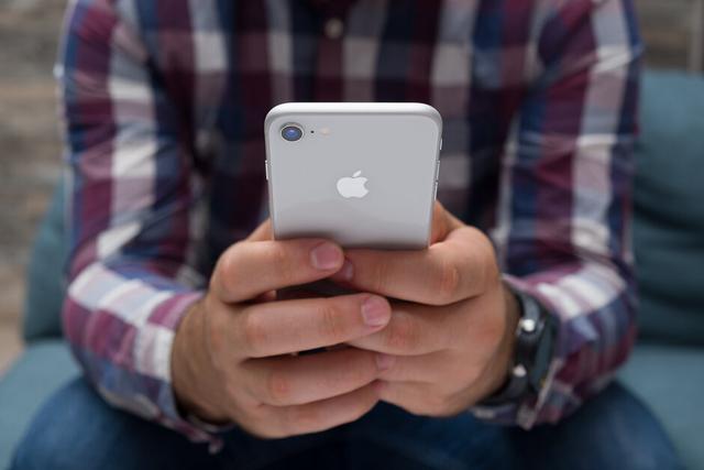 苹果与美国人口普查局合作，50万调查员将普及iPhone 8