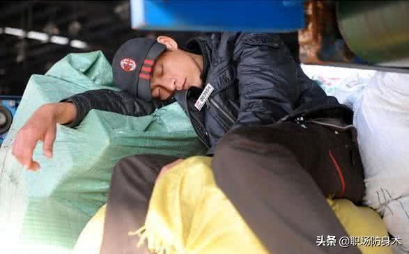 卖家设置999元邮费，买家误拍怎么办？卖家：马上顺丰空运发货