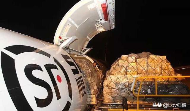 一年进账6000亿，他用33架飞机，174列火车赶超顺丰，京东