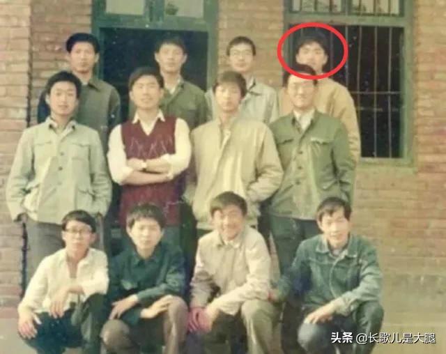 刘强东年轻时的照片，看得叫人心酸，网友感叹：这才是白手起家
