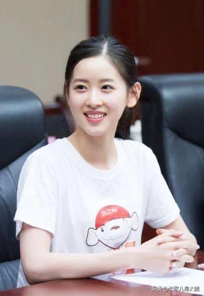 刘强东年轻时的照片，看得叫人心酸，网友感叹：这才是白手起家