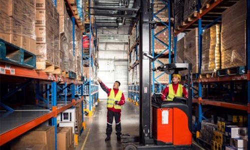 快递“钱难赚”！京东10年亏300亿，东哥忍痛降薪！今翻身成功？