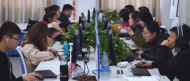 AI时代的农民工：小学学历，月薪3000，却创造上千万产值！