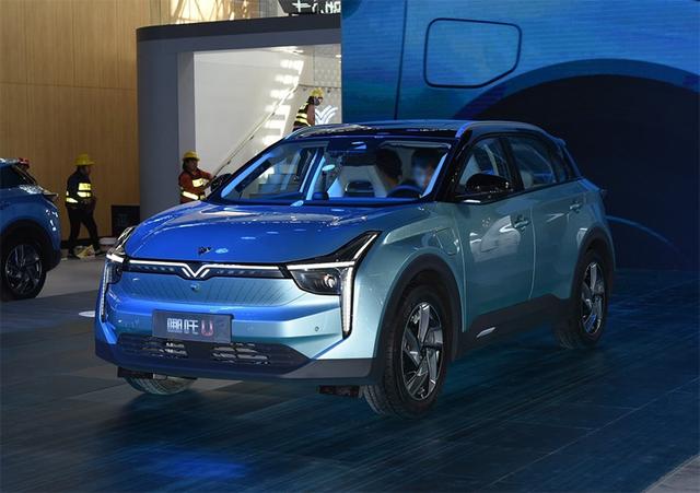 车顶摄像头、透明A柱、中控机器人、B柱密码锁，这些配置谁最实用