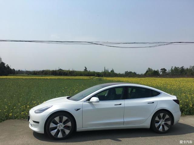 代步+长途，1年开了20000公里，特斯拉model3用车感受分享