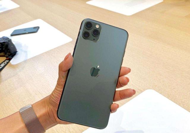降价1600元！iPhone 11迎来最大降价，网友表态：华为对不起