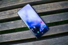 顶级屏幕手机：一加8Pro或比三星S20与OPPO Find X2都强