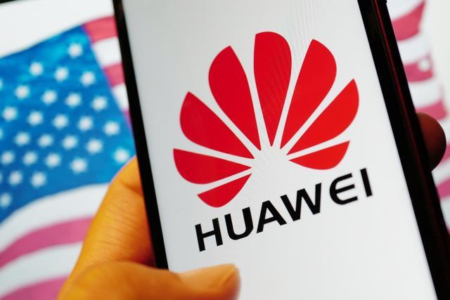 美国再次打压华为！网友们彻底怒了，要求封禁安卓与苹果？