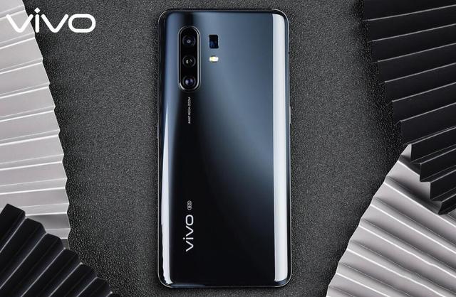 表面是手机的对比，实则是厂商的较量，曾经的蓝厂绿厂你更看好谁