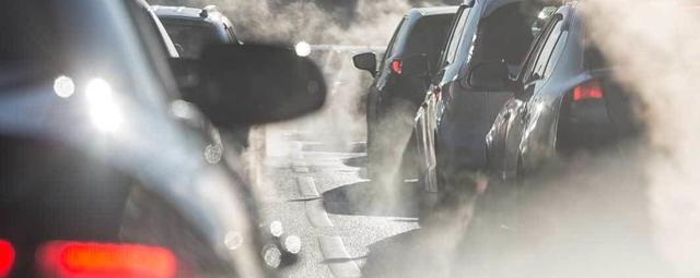 在「电动」与「智能」之间，新一代汽车到底该拼什么？