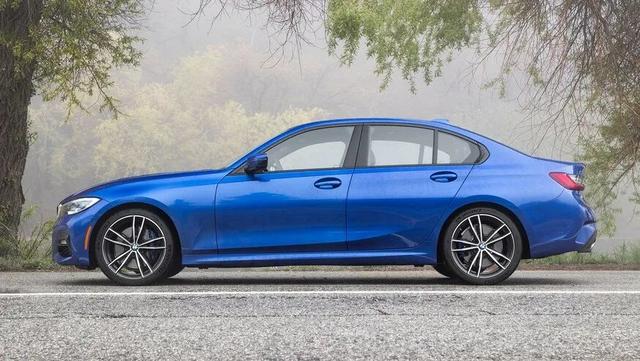 Model 3挑趴宝马3+捷尼赛思G70，豪华中级车试驾，结果很反转！