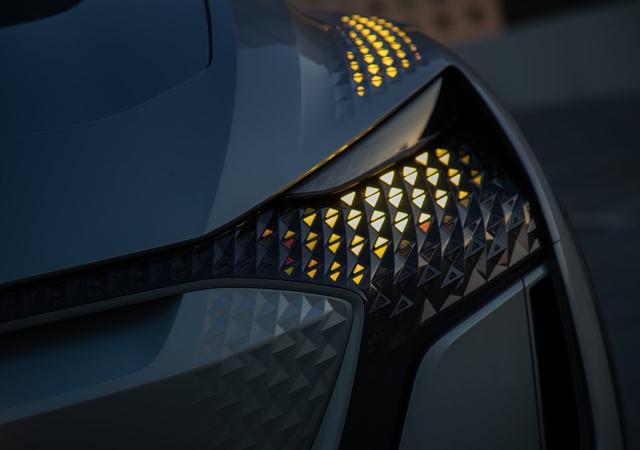 钢铁侠创造特斯拉后，蜘蛛侠也来做设计｜一种全新的车灯设计理念
